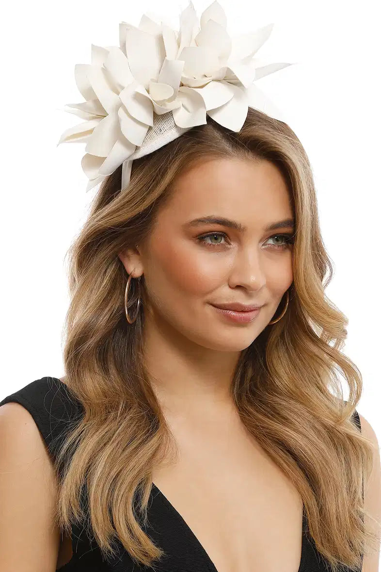 Morgan + Taylor - Courtney fascinator - White